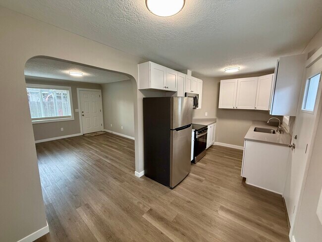 Foto del edificio - 1762 Evergreen Ave NE