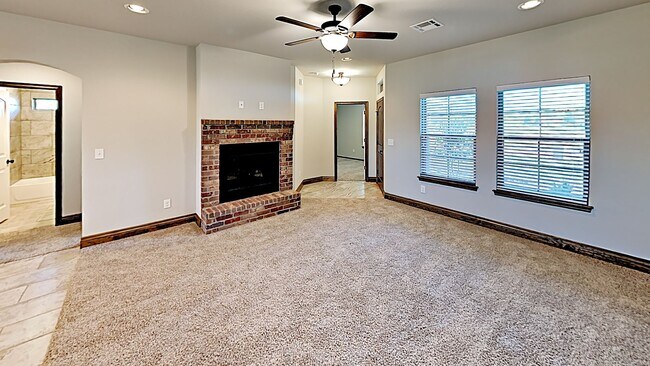Building Photo - Very Nice 4 Bedroom Home in Mustang Schools!
