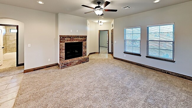 Foto del edificio - Very Nice 4 Bedroom Home in Mustang Schools!