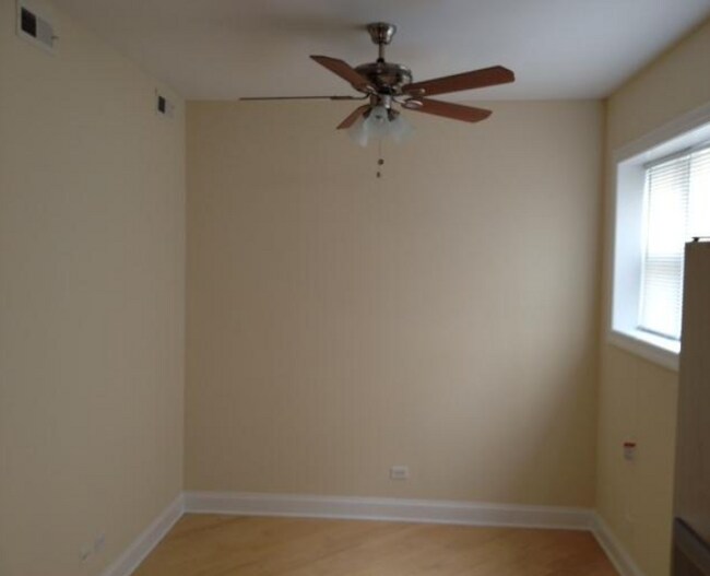 Building Photo - 906 W Winona St