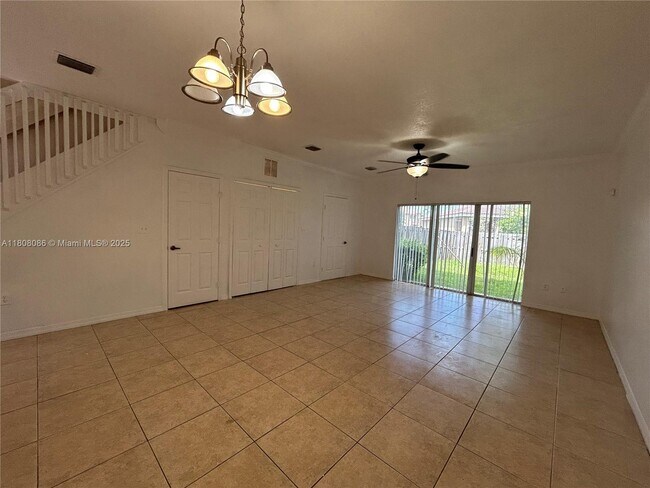 Foto del edificio - 20423 NW 15th Ave
