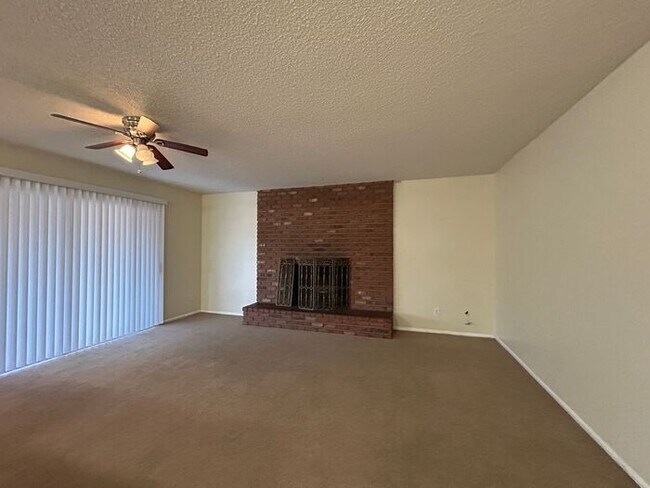 Foto del edificio - 1932 E Loyola Dr