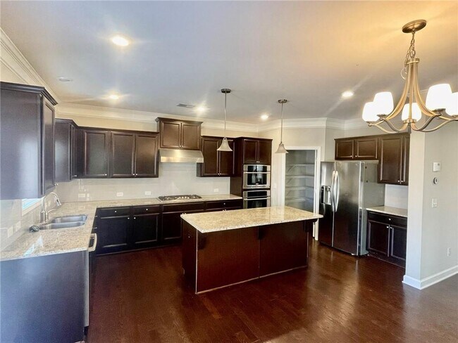 Building Photo - 845 Elmsbrook Ln