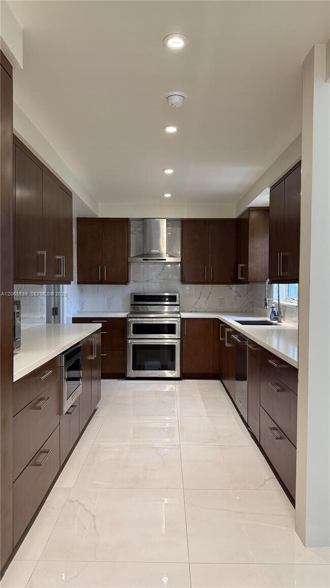 Building Photo - 921 Belle Meade Island Dr