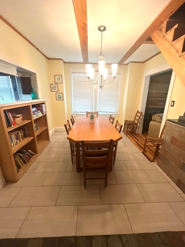 Building Photo - 1706 Mary St