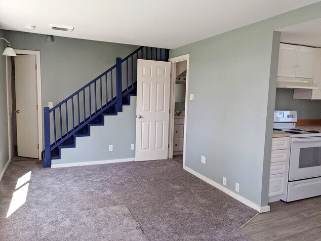 Building Photo - Recently Updated 1+ bedroom Cottage with B...