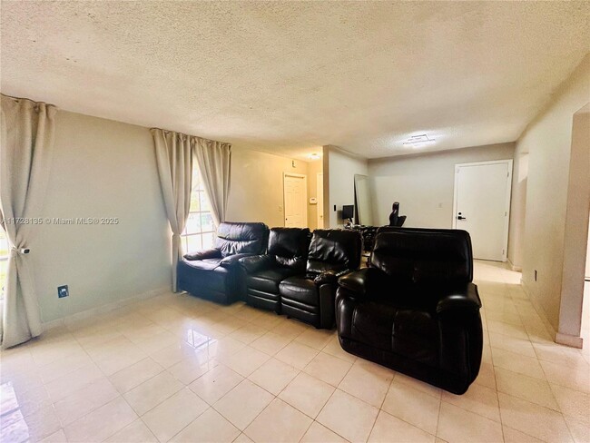 Foto del edificio - 10491 SW 122nd Ct