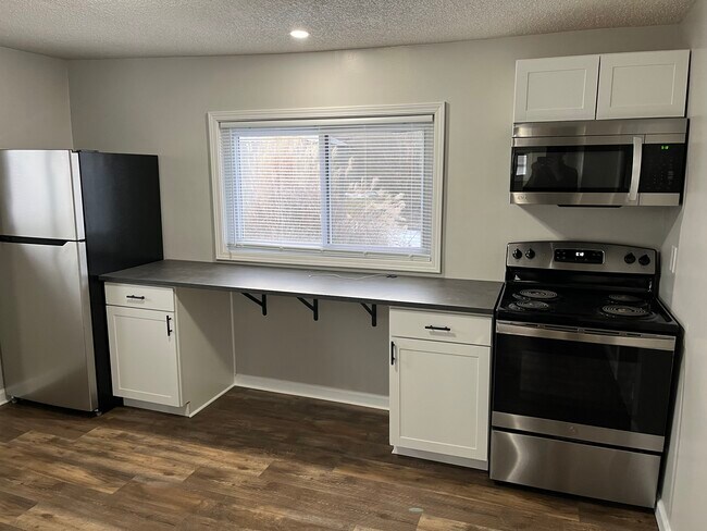 Single family 1 bedroom / 1 bath house with loft style bedroom and backyard! Conveniently located! - 1709 Cherry Way