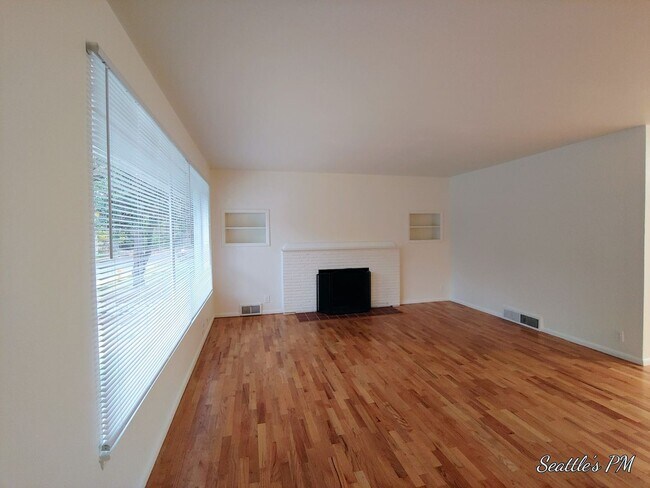 Building Photo - 4 br, 2 bath House - 16532 Beach Drive NE