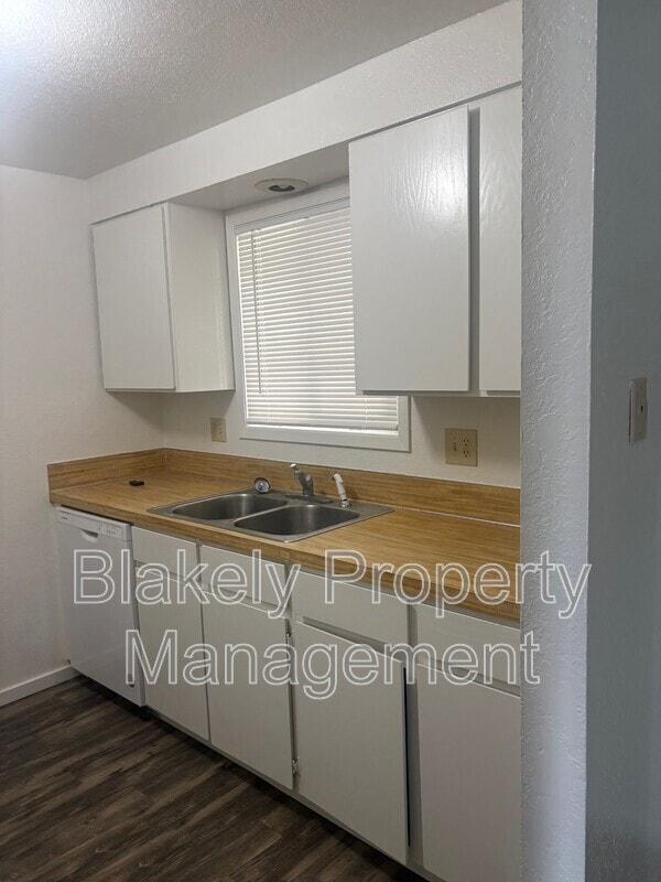 Building Photo - 3047 N Linda Vista Ln
