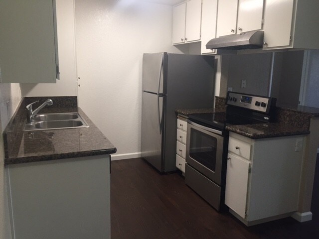 Stainless Steel Appliances - 615 Moss St