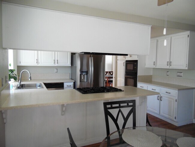 Building Photo - 40975 Morning Glory Dr