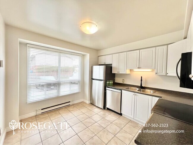 Building Photo - Spacious 3-Bedroom Townhouse with Finished Basement & Backyard – London