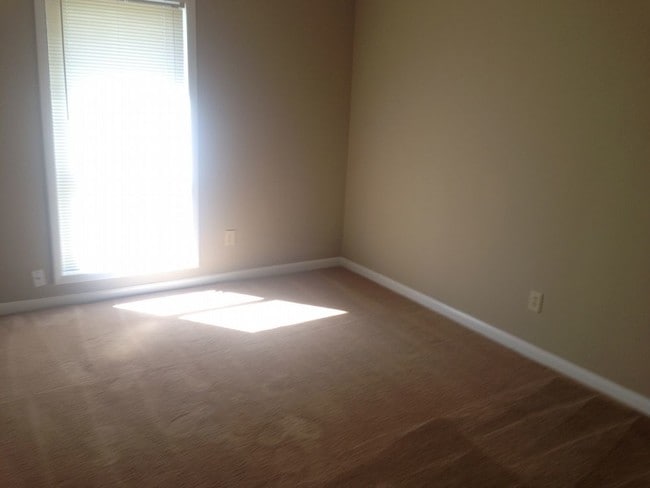 Building Photo - 3211 Twin Brooks Dr