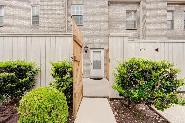 Building Photo - 3780 Tanglewilde St
