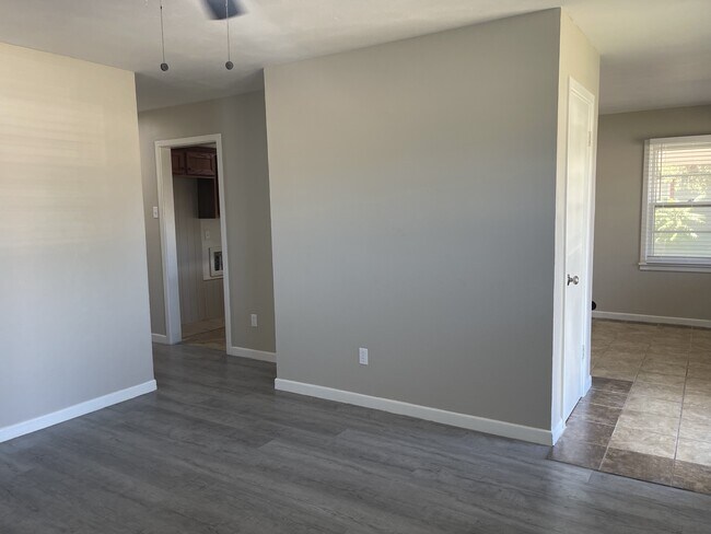 Foto del edificio - 1708 E 2nd St