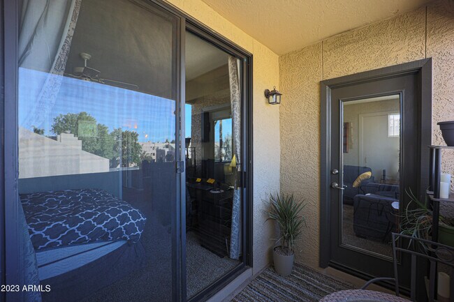 Foto del edificio - 4925 E Desert Cove Ave