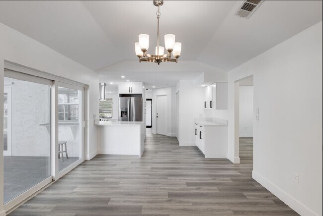 Building Photo - 3402 SE 15th Pl