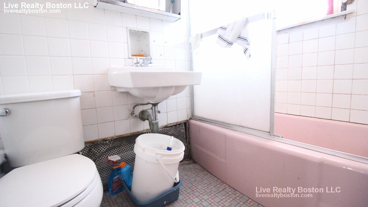 Building Photo - 24 Everett St