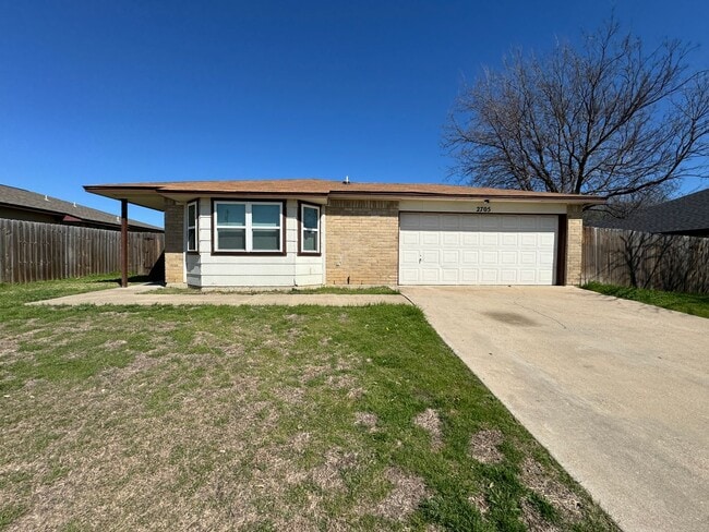 Building Photo - 2705 Casey Dr