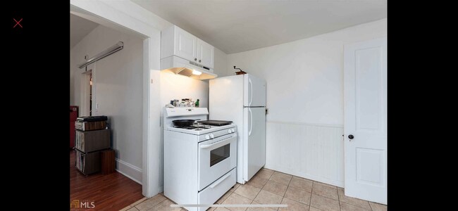 Gas stove - 185 Pearl St SE