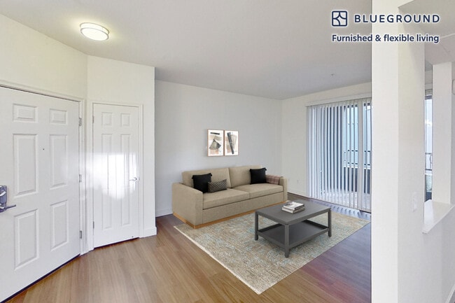 Building Photo - 1257 Lakeside Dr
