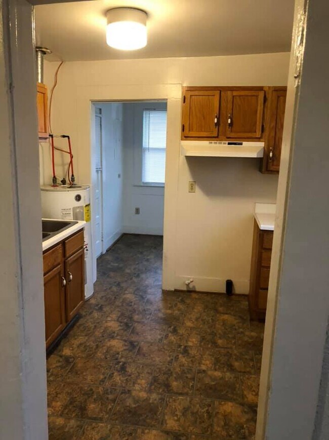 Building Photo - 1615 1st Ave W