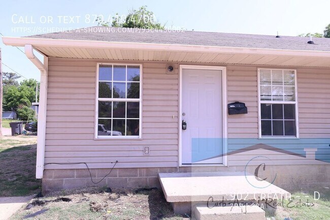 Building Photo - First month move in special $700!! Renovat...