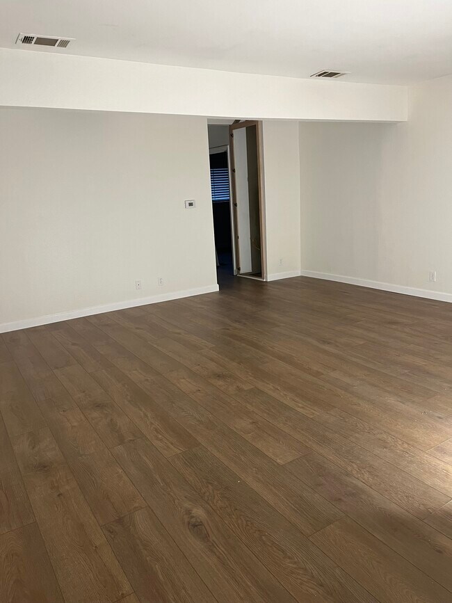 Very Large Living Room - 16609 Prairie Ave