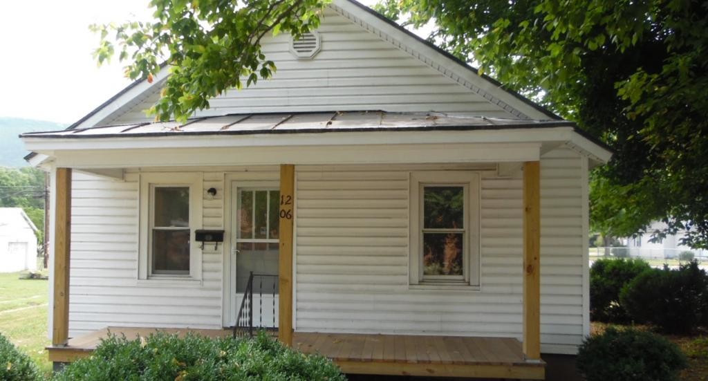 Primary Photo - 1206 Magnolia Avenue