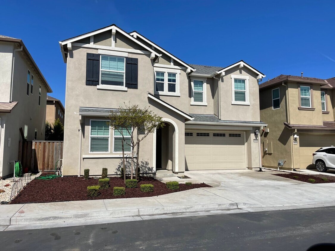 Primary Photo - Beautiful 3 Bedroom 2.5 Bath Home for Rent...