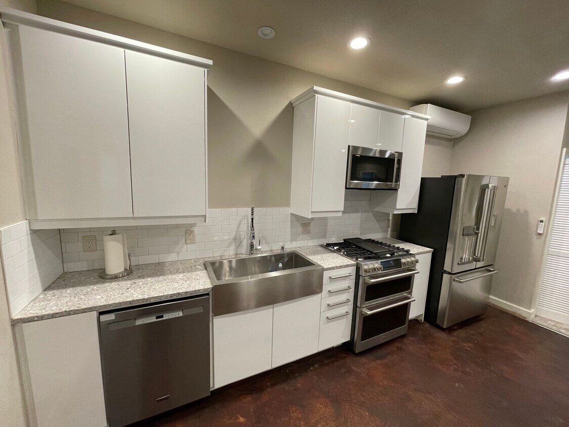 Primary Photo - Completely Renovated Studio in Quiet Resid...