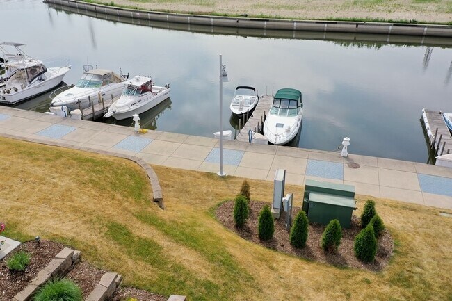Building Photo - 6143 S Dune Harbor Dr