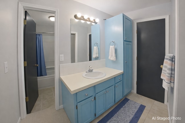 Building Photo - Beautiful West Side Stand Alone Home with 2 Car Garage! Available July 3rd!