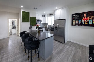 Building Photo - 1128 W 39th St