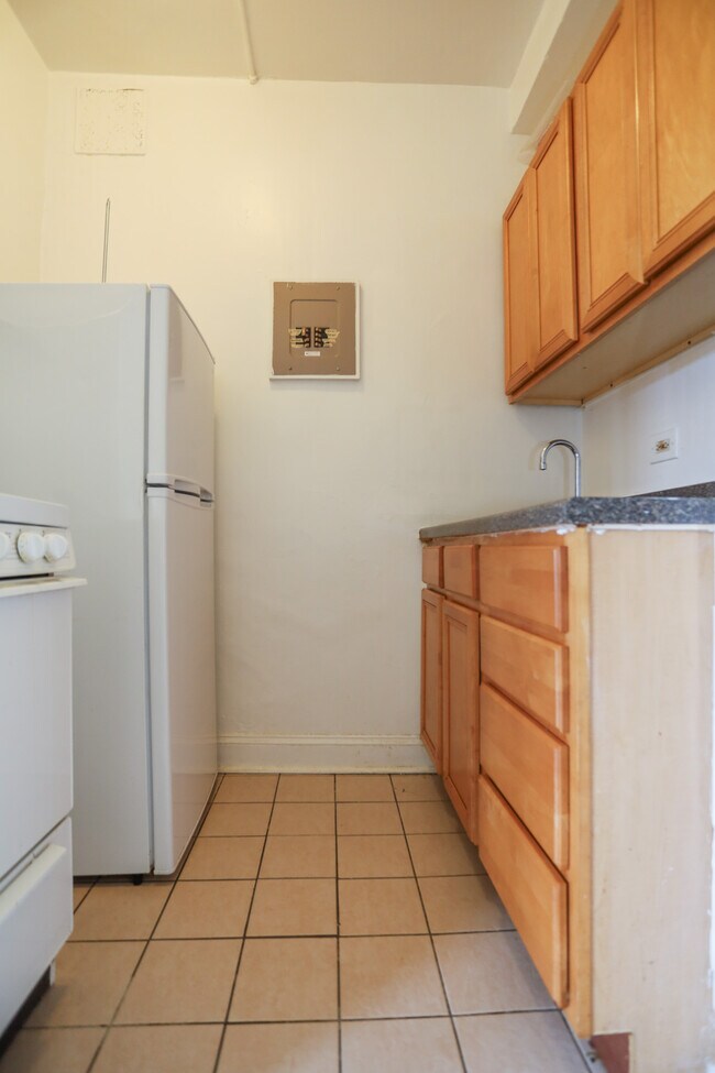 Foto del edificio - 7449 N Greenview Ave