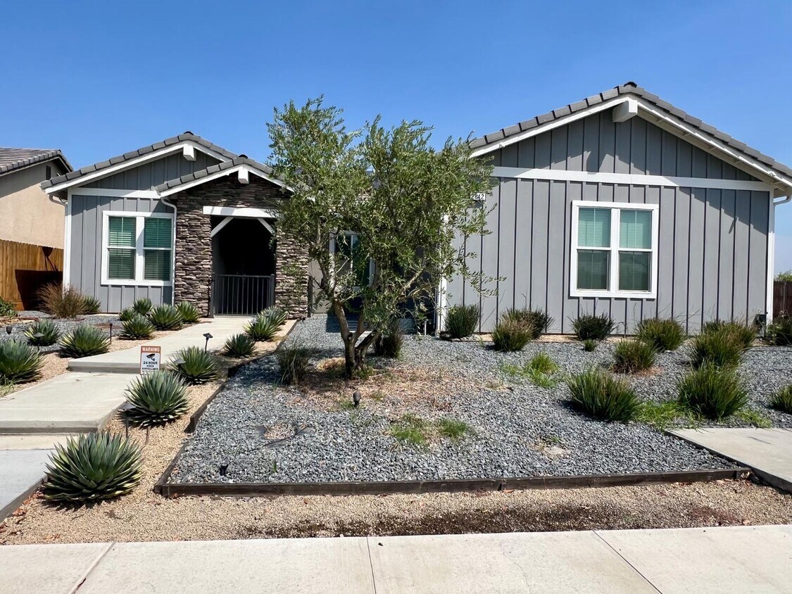 Foto principal - 2842 18th Ave