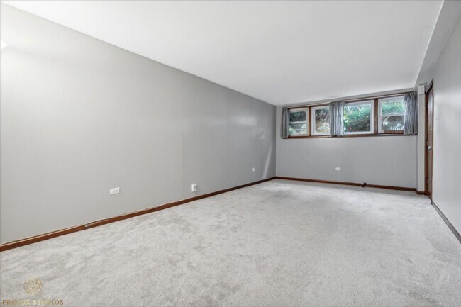 Building Photo - 5645 W 63rd Pl