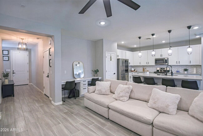 Foto del edificio - 8820 W Lamar Rd