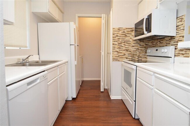 Foto del edificio - 8630 Mallard Reserve Dr