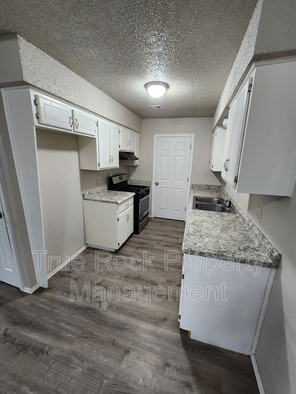 Foto del edificio - 412 E 7th St