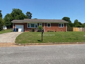 Building Photo - 104 Camellia Dr