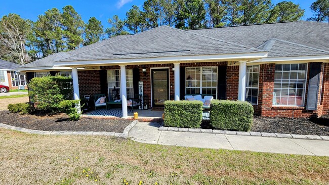 Building Photo - Great Home with two car garage!!!!