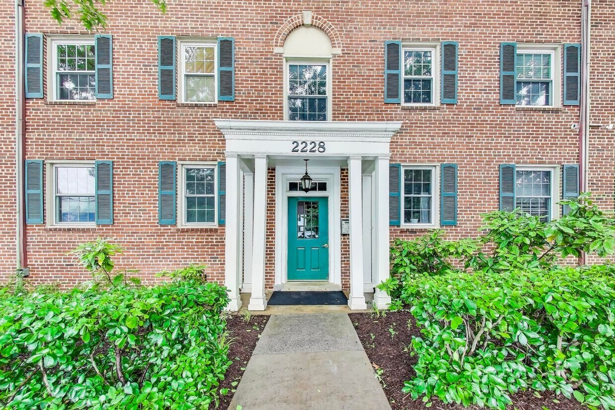 Foto principal - Convenient and Stylish 2-bedroom close to ...