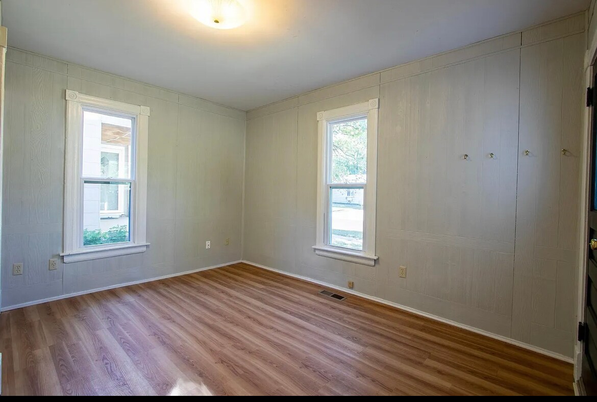 Living room - 228 SW 3rd St