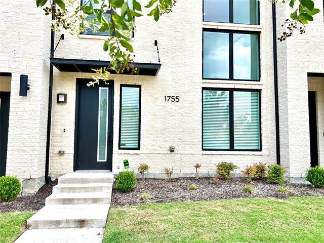 Foto principal - 1755 Montgomery Dr