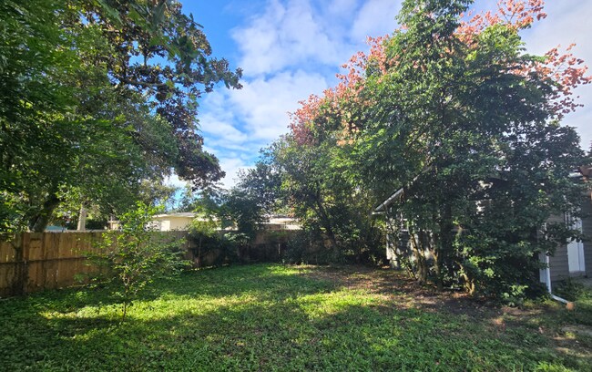 Foto del edificio - 933 Arlingwood Ave