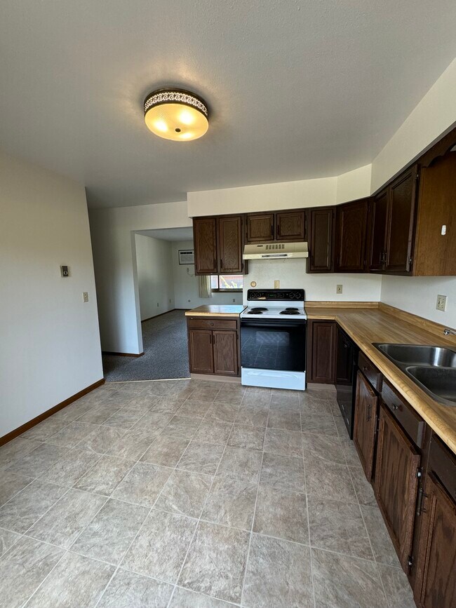 Kitchen - 513 Kerry Dr