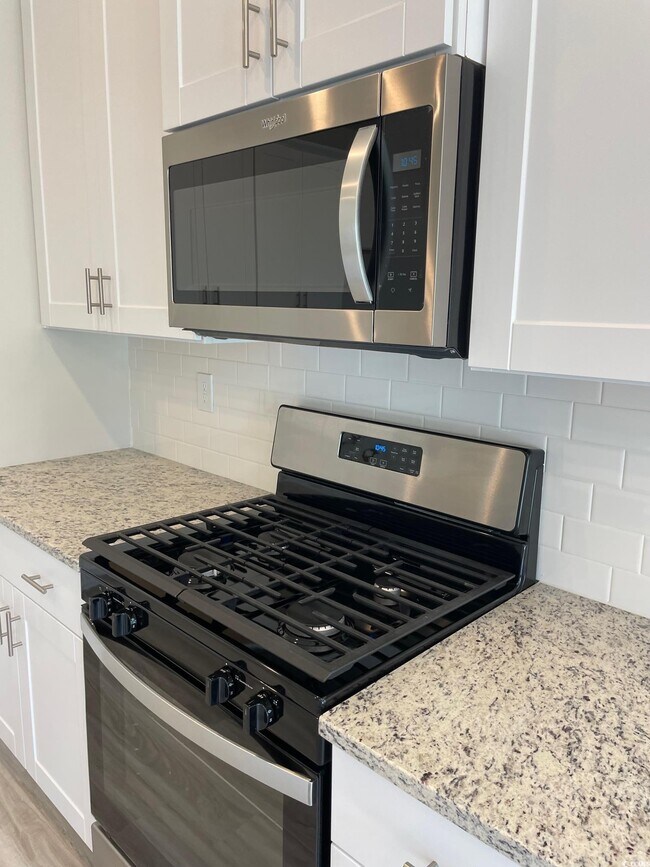 Foto del edificio - 4205 Falls Oaks St