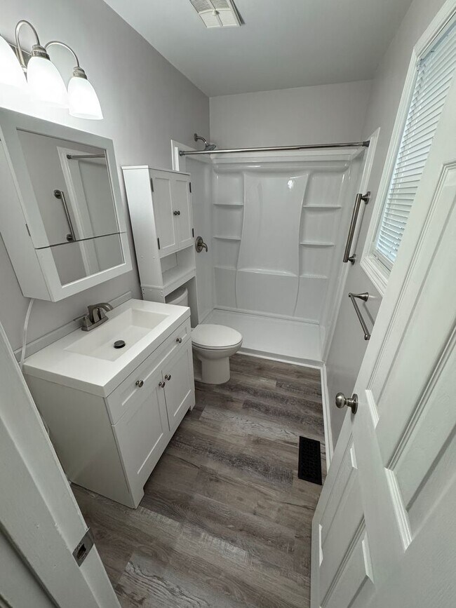 Foto del edificio - 3 bed & 2 bath in Saks! $200 off first months rent!